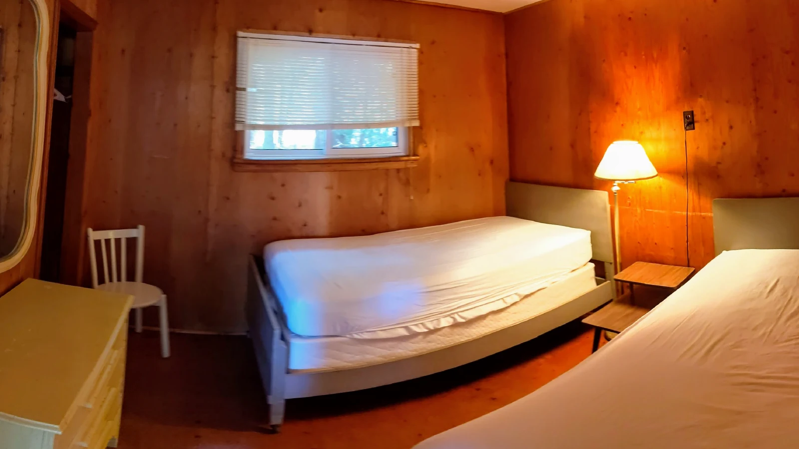 Pigeon-Lake-Resort-Cottage-twelve-third-bedroom-two-single-beds